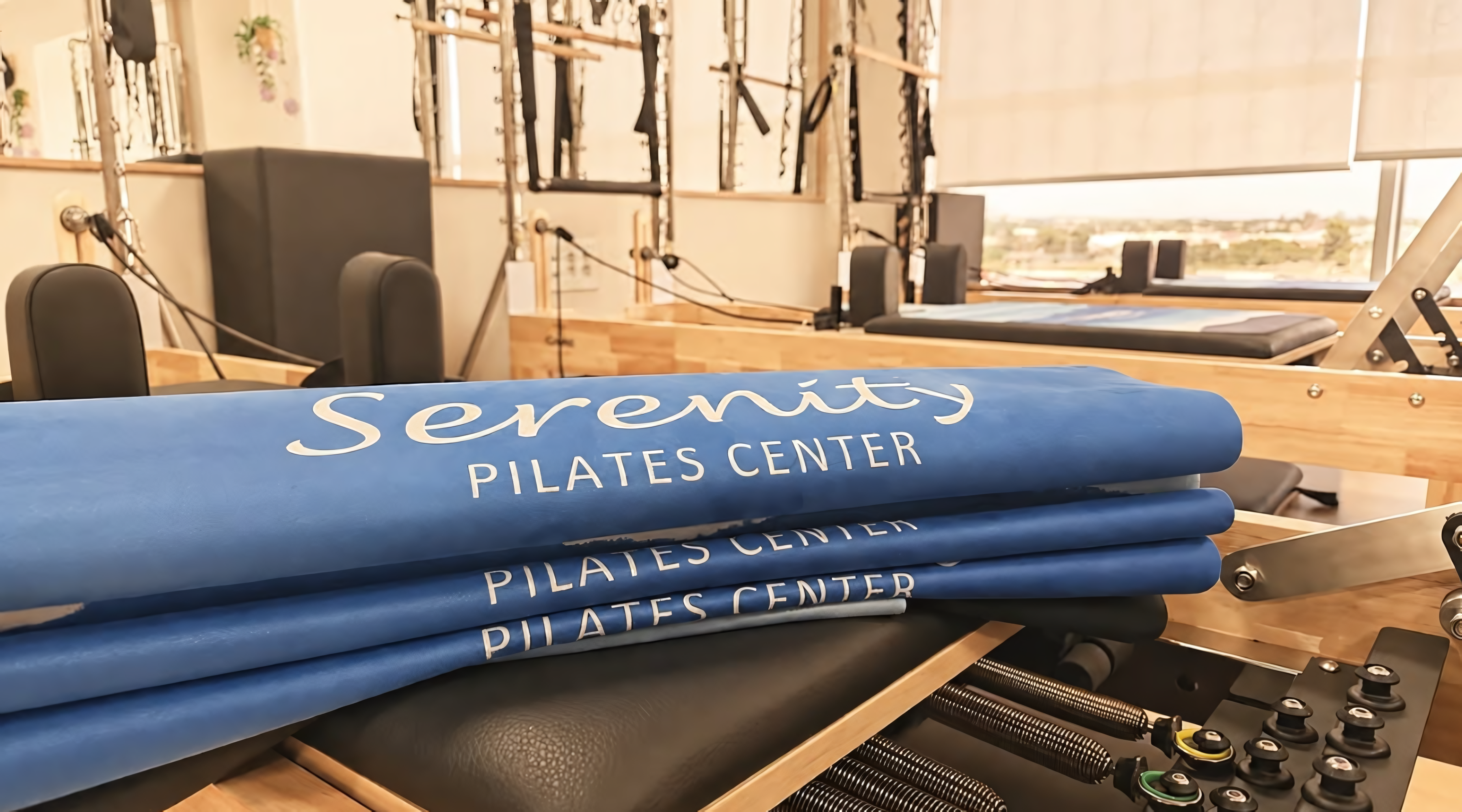 Máquinas Reformer de madera noble y esterillas bordadas Serenity Molina de Segura